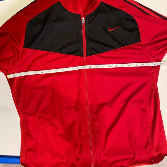 Nike lightweight full zip red jacket Size L - Picture 4 of 4
